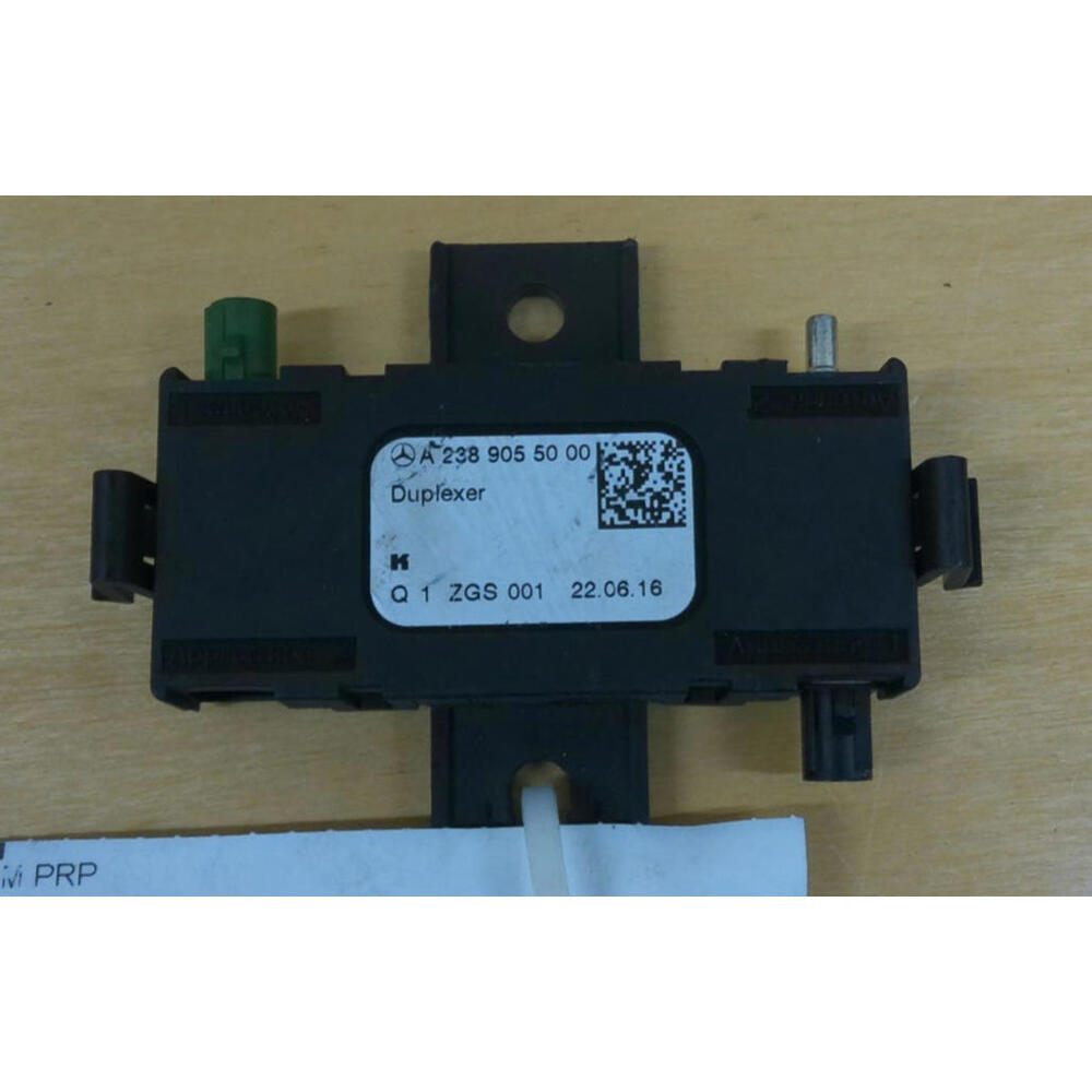 Mercedes-Benz Antenna Splitter Duplexer A2389055000 OEM 2017 S550